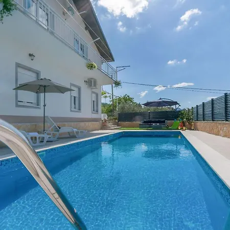Dom wakacyjny House Boris Tugare
